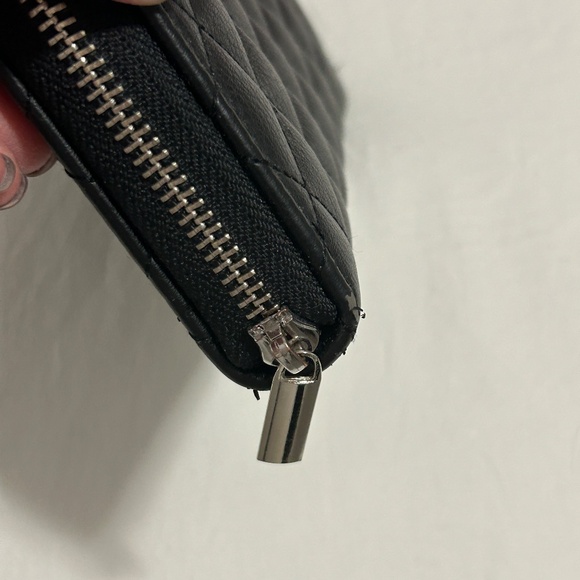 Women's Madden Girl Black Quilted Vegan Zip Around Wallet - Picture 5 of 10